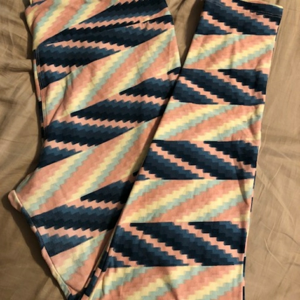 LuLa Roe Tall & Curvy leggings